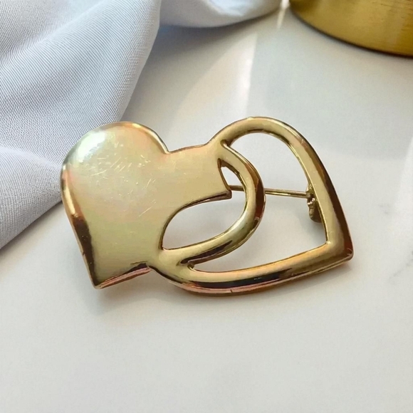 Vintage Jewelry - Vintage gold heart brooch pin gold tone pin